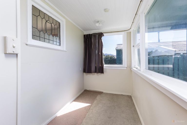 Photo of property in 1 Maude Street, Waimate, 7924