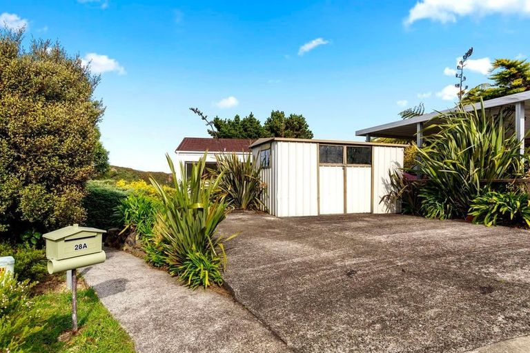 Photo of property in 28a Cheltenham Terrace, Newlands, Wellington, 6037