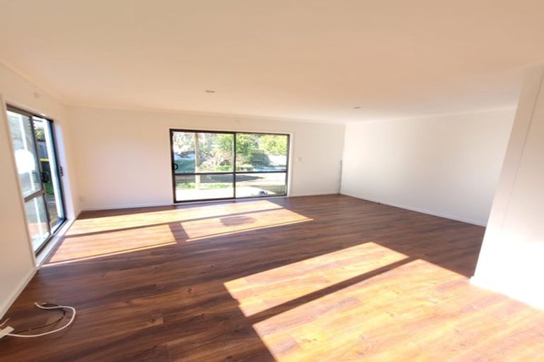 Photo of property in 81 Oreil Avenue, West Harbour, Auckland, 0618