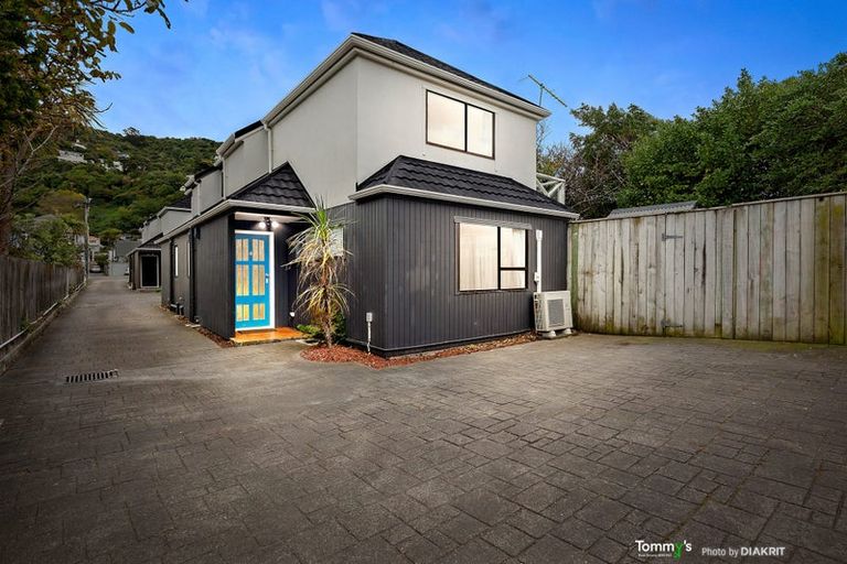 Photo of property in 4/163 Queens Drive, Lyall Bay, Wellington, 6022