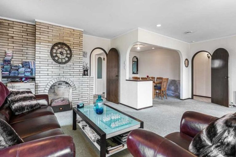 Photo of property in 3/2 Beach Road, Castor Bay, Auckland, 0620