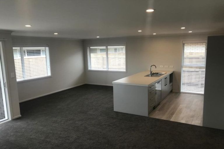 Photo of property in 27 Pohe Street, Waikanae, 5036