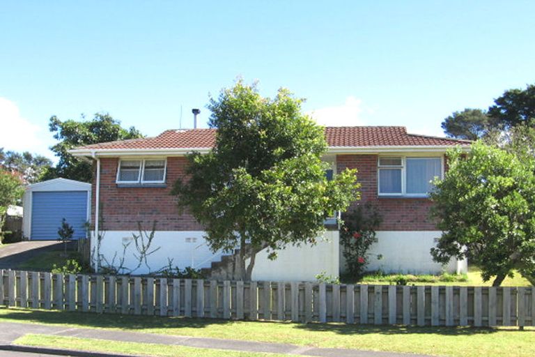 Photo of property in 19 Holmes Drive, West Harbour, Auckland, 0618