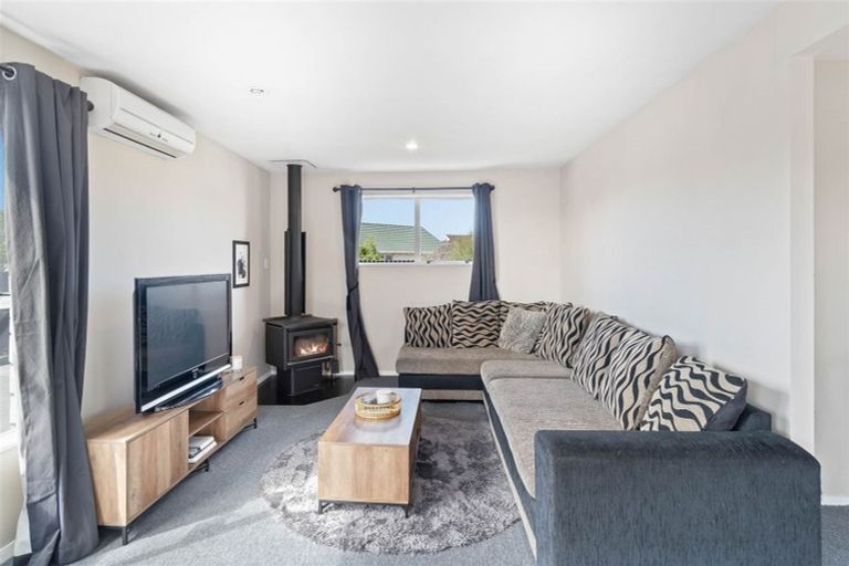 Photo of property in 22 Mckellar Place, Hornby, Christchurch, 8042