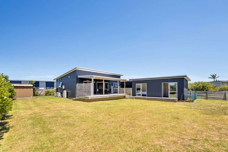 Photo of property in 112 Mahoe Place, Matarangi, Whitianga, 3592