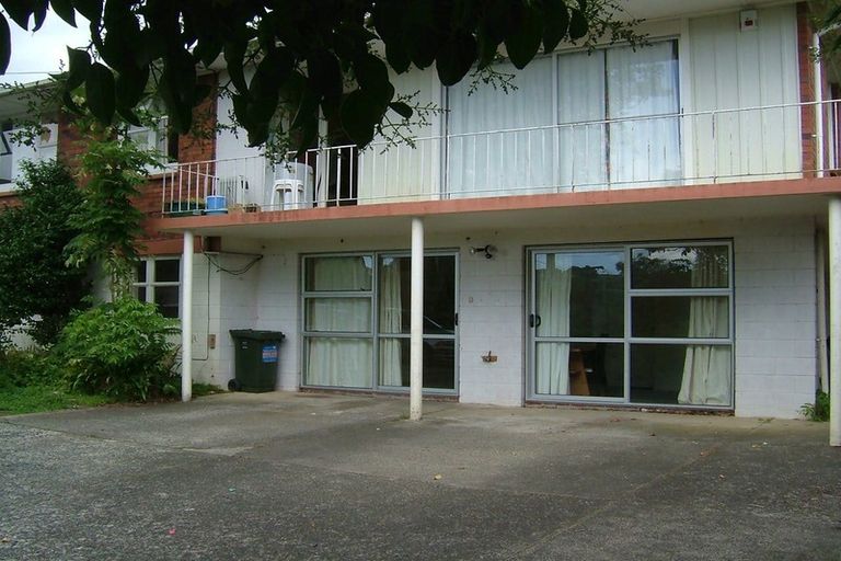 Photo of property in 77 Lake Road, Northcote, Auckland, 0627