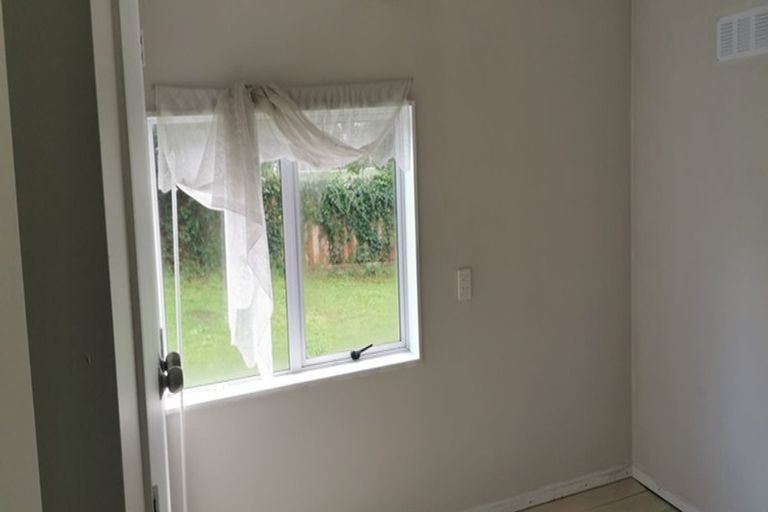 Photo of property in 2/55 Glenmore Road, Sunnyhills, Auckland, 2010