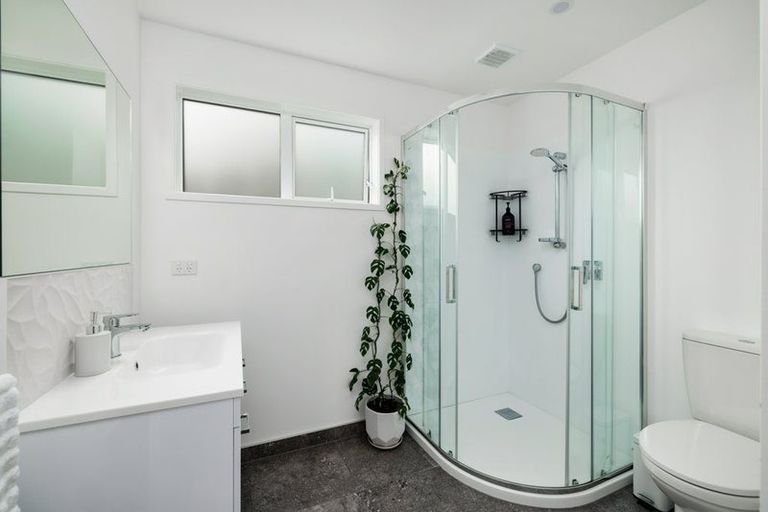 Photo of property in 12a Waterview Place, Haruru, 0204