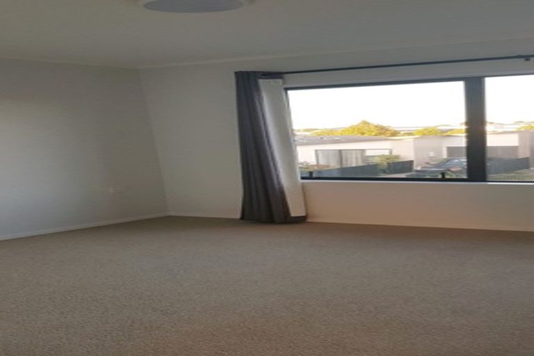 Photo of property in 87 Battalion Drive, Papakura, 2110