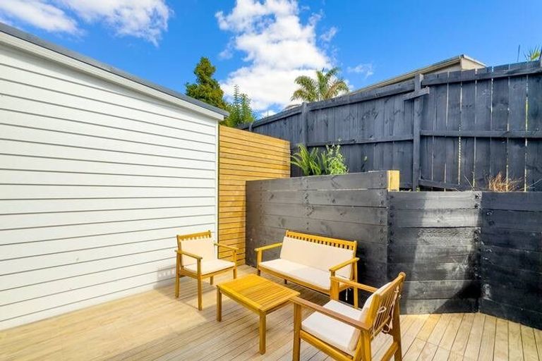 Photo of property in 5/236 Albany Highway, Schnapper Rock, Auckland, 0632