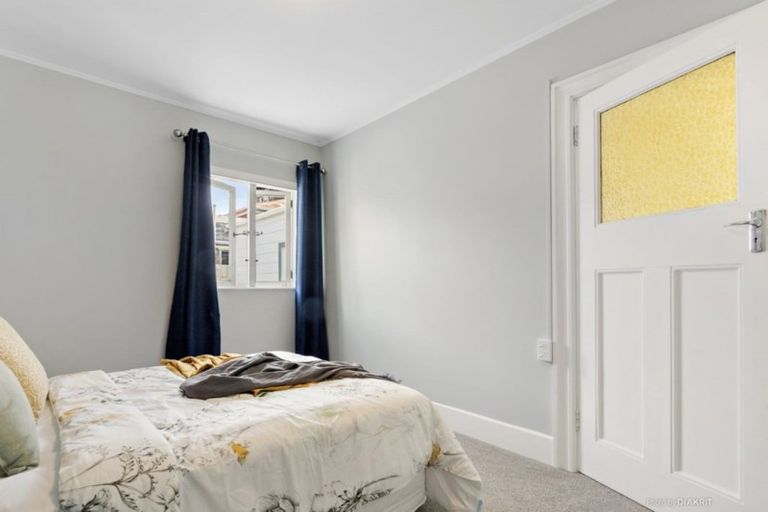 Photo of property in 5 Te Wharepouri Street, Berhampore, Wellington, 6023