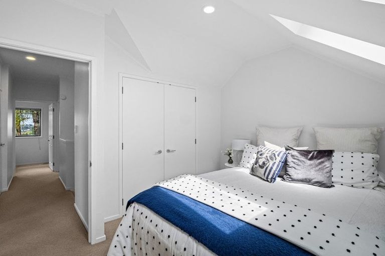 Photo of property in 2/62 Target Road, Totara Vale, Auckland, 0629