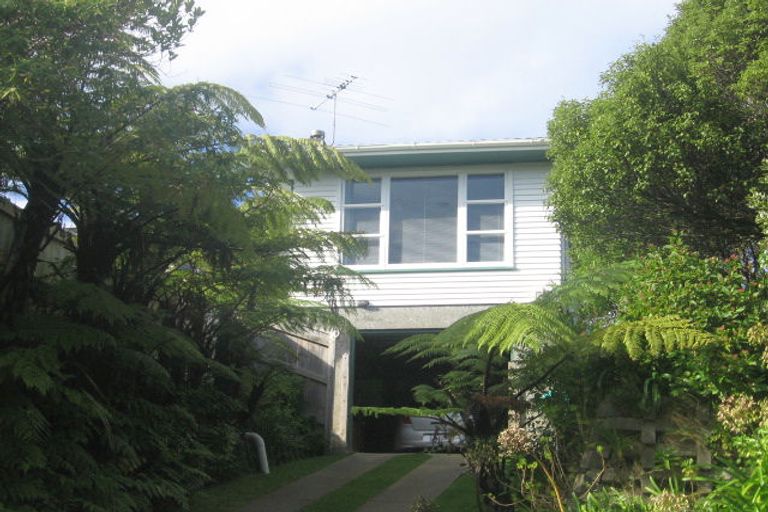 Photo of property in 1 Christina Grove, Normandale, Lower Hutt, 5010