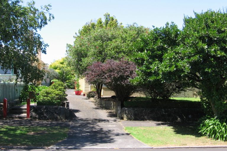 Photo of property in 63 Moana Avenue, One Tree Hill, Auckland, 1061