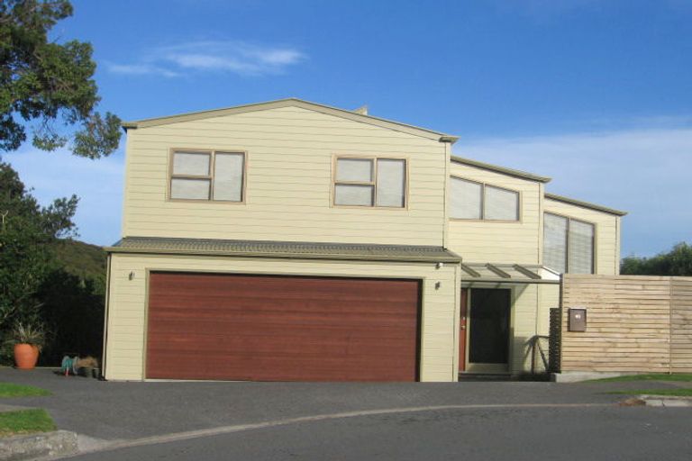 Photo of property in 42 Kinloch Place, Papakowhai, Porirua, 5024