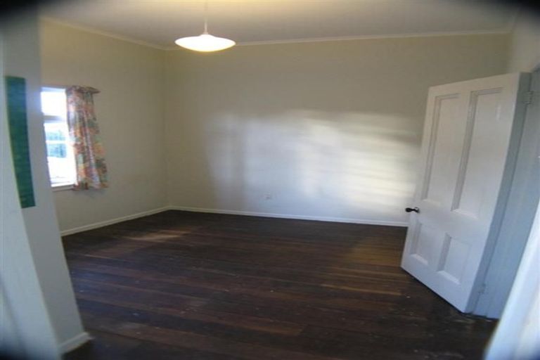 Photo of property in 51 Onewa Road, Northcote, Auckland, 0627