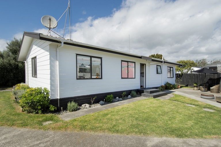 Photo of property in 47a Lyn Grove, Papamoa Beach, Papamoa, 3118