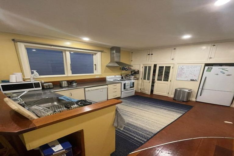 Photo of property in 17 Hargreaves Street, Mount Cook, Wellington, 6021