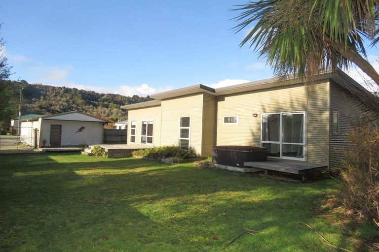Photo of property in 50 Dick Street, Reefton, 7830