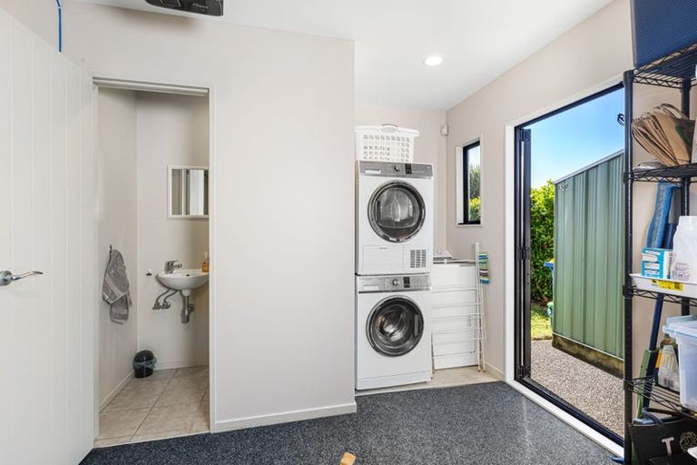 Photo of property in 4/64 Schnapper Rock Road, Schnapper Rock, Auckland, 0632