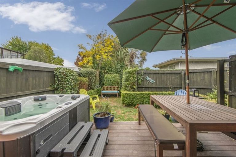 Photo of property in 2/9 Cherry Place, Casebrook, Christchurch, 8051