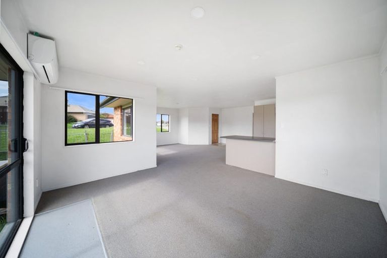 Photo of property in 21 Masters Place, Favona, Auckland, 2024