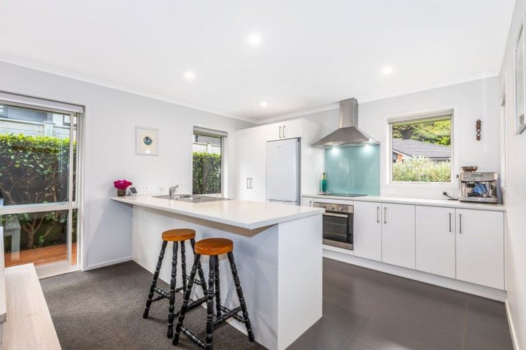 Photo of property in 27 Mooring Close, Whitby, Porirua, 5024