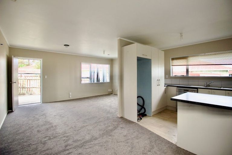 Photo of property in 49 Dungarvon Place, Clendon Park, Auckland, 2103