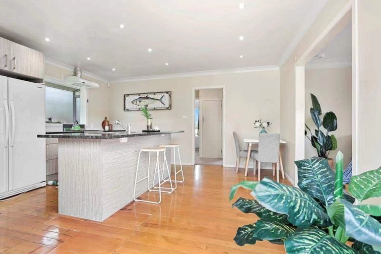 Photo of property in 5 Adriatic Avenue, Henderson, Auckland, 0612