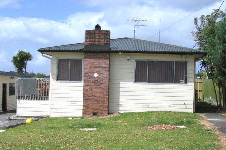 Photo of property in 11 Ranch Avenue, Beach Haven, Auckland, 0626