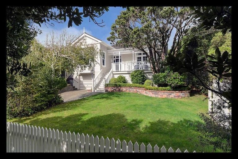 Photo of property in 35 Everest Street, Khandallah, Wellington, 6035