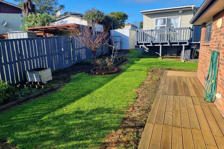 Photo of property in 52 Hobart Crescent, Wattle Downs, Auckland, 2103