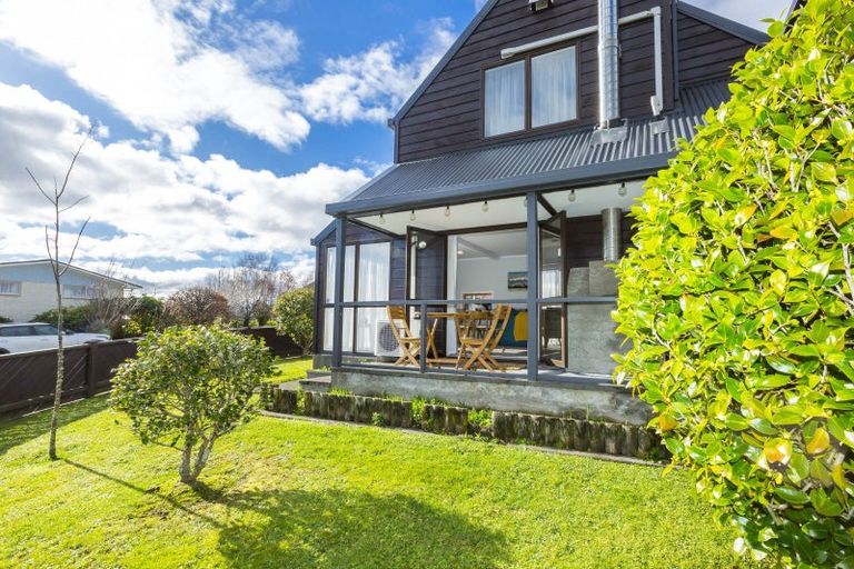 Photo of property in 69 Sunbrae Drive, Silverstream, Upper Hutt, 5019