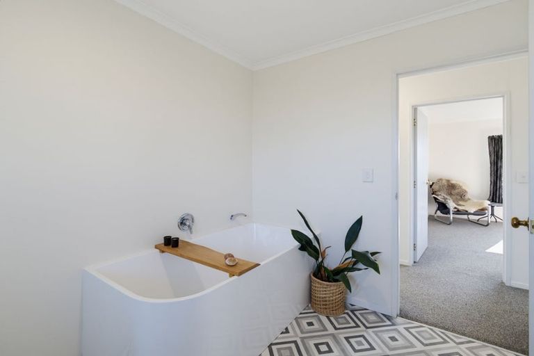 Photo of property in 35 Domain Road, Waipawa, 4210