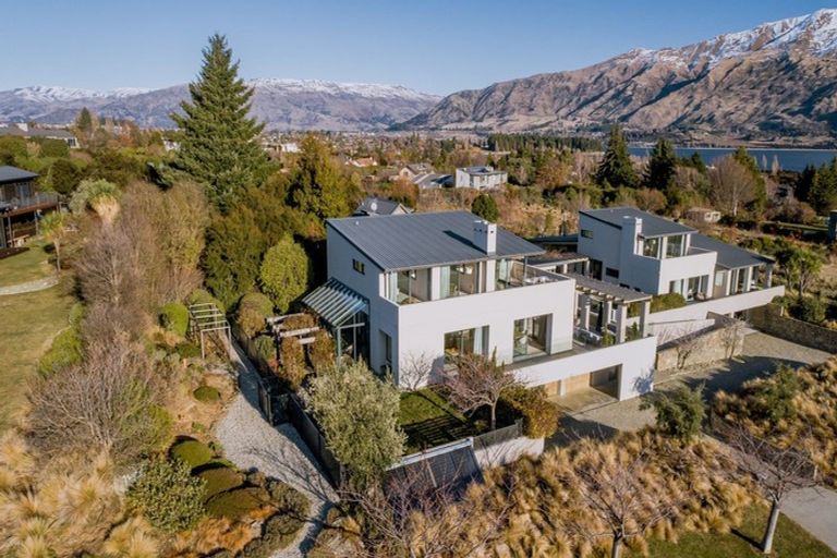 Photo of property in 8b Minaret Ridge, Wanaka, 9305