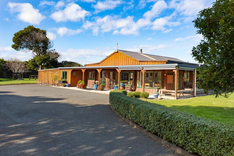Photo of property in 1189 Glenbrook Road, Glenbrook, Waiuku, 2681