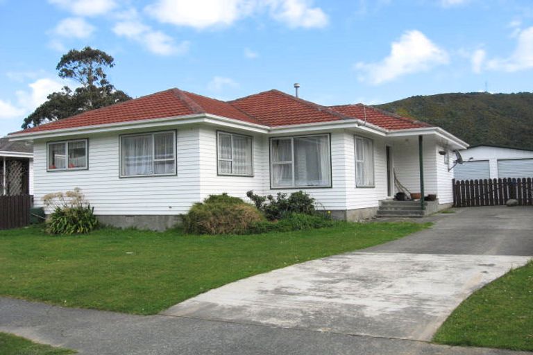 Photo of property in 341 Wellington Road, Wainuiomata, Lower Hutt, 5014