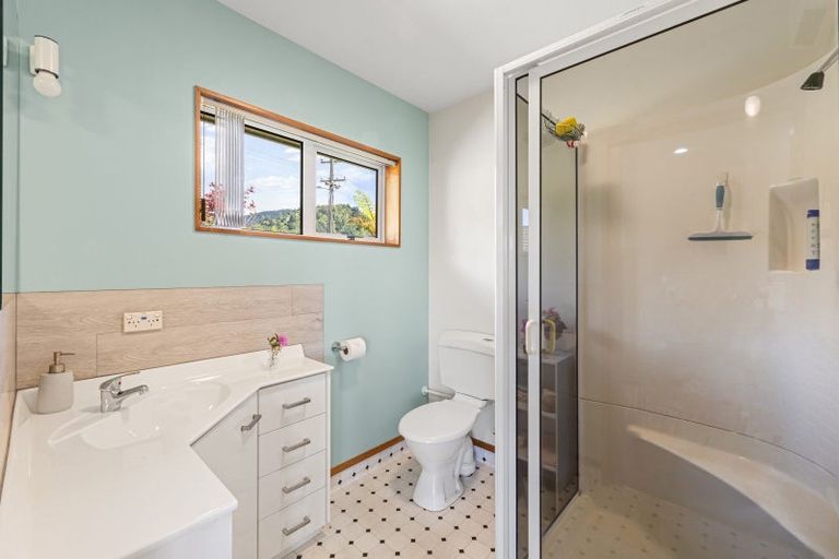 Photo of property in 5 Moana View Road, Waikawa, Picton, 7220