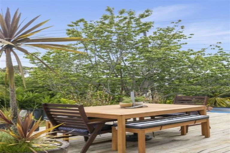 Photo of property in 31 Sunnyside Road, Sunnyvale, Auckland, 0612