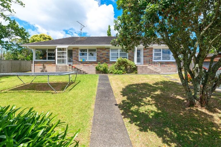 Photo of property in 2/11 Lenihan Street, Northcote, Auckland, 0627