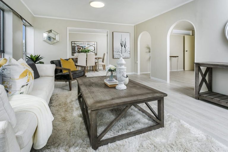 Photo of property in 1/7 Keldale Place, Forrest Hill, Auckland, 0620