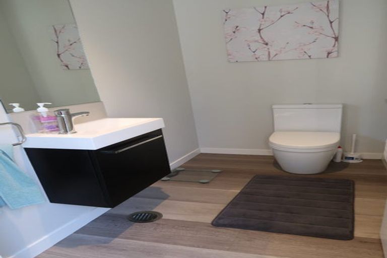 Photo of property in 4/6 Oswald Crescent, Paparangi, Wellington, 6037