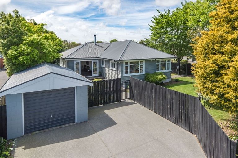 Photo of property in 98 Hamilton Avenue, Ilam, Christchurch, 8041
