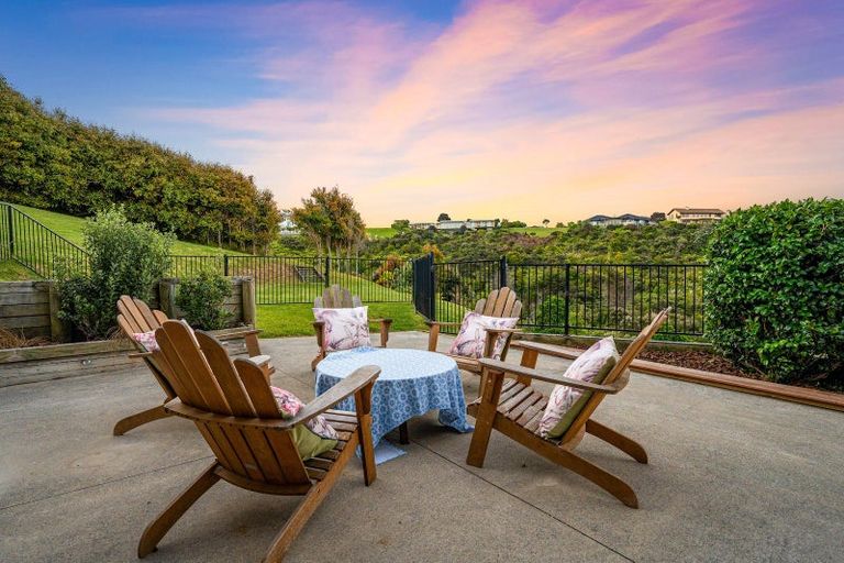 Photo of property in 64 Balboa Drive, Matakatia, Whangaparaoa, 0930