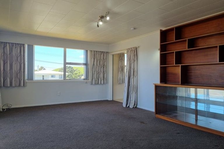 Photo of property in 124 Pioneer Road, Moturoa, New Plymouth, 4310