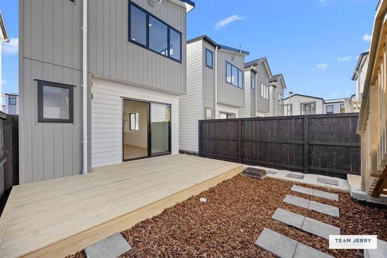 Photo of property in 30 Whare Kauri Road, Papakura, 2110