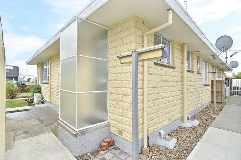 Photo of property in 32 Epsom Road, Sockburn, Christchurch, 8042