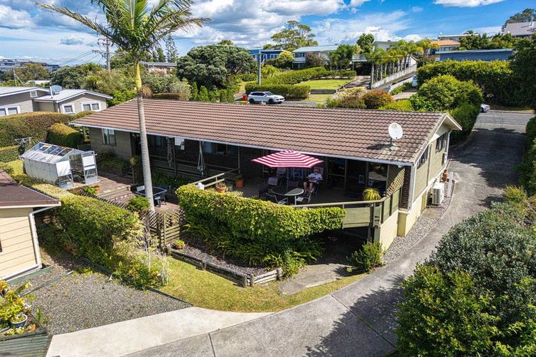 Photo of property in 18 Rimu Road, Stanmore Bay, Whangaparaoa, 0932