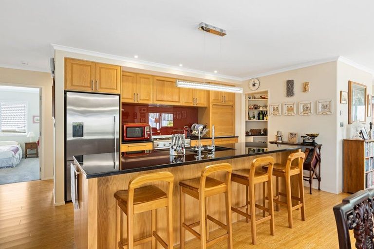 Photo of property in 32 Seaview Crescent, Hatfields Beach, Orewa, 0931
