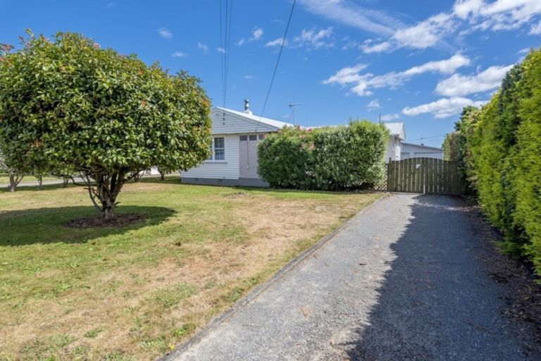 Photo of property in 15 Bartholomew Road, Levin, 5510